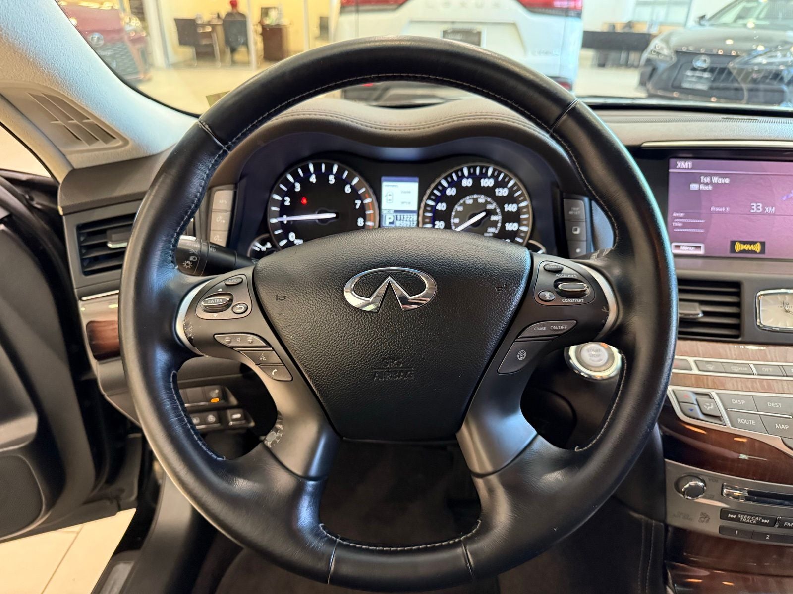 2011 INFINITI M56 X