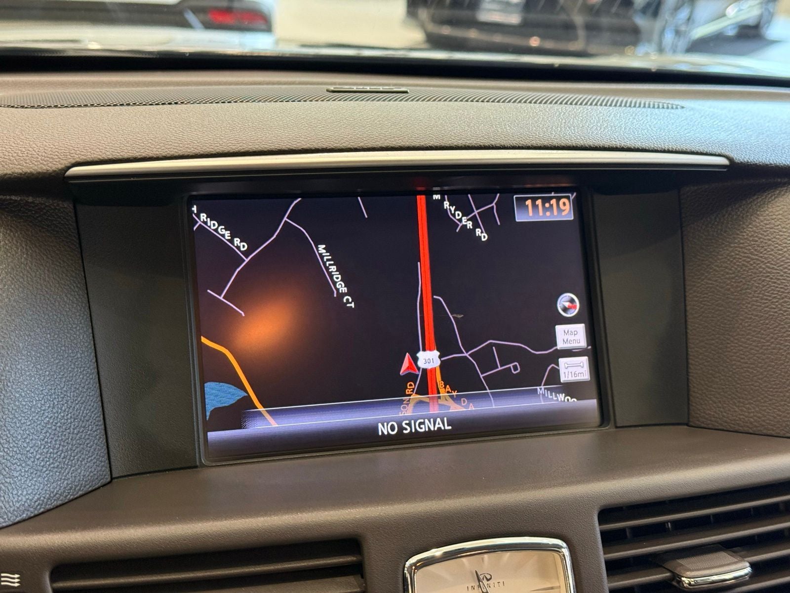 2011 INFINITI M56 X