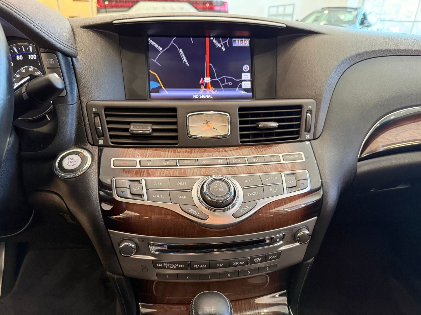 2011 INFINITI M56 X
