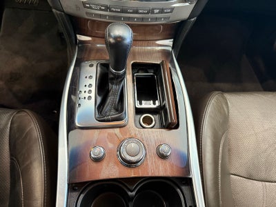 2011 INFINITI M56 X
