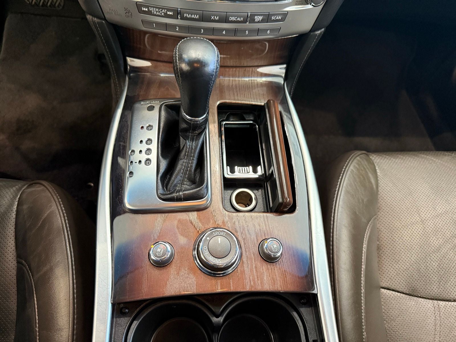 2011 INFINITI M56 X