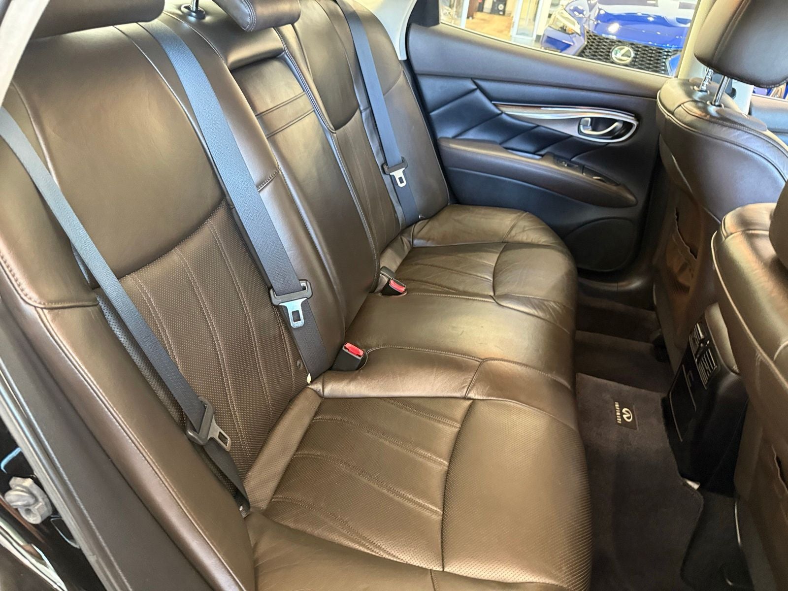 2011 INFINITI M56 X