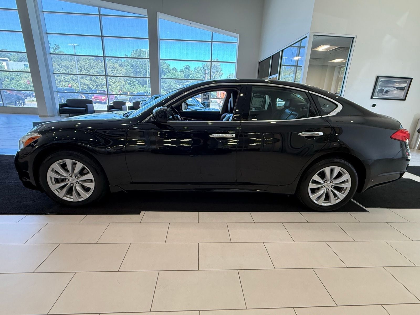 2011 INFINITI M56 X
