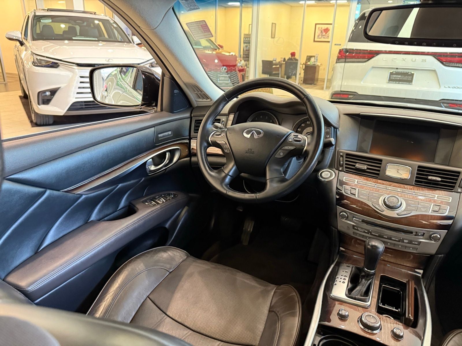 2011 INFINITI M56 X