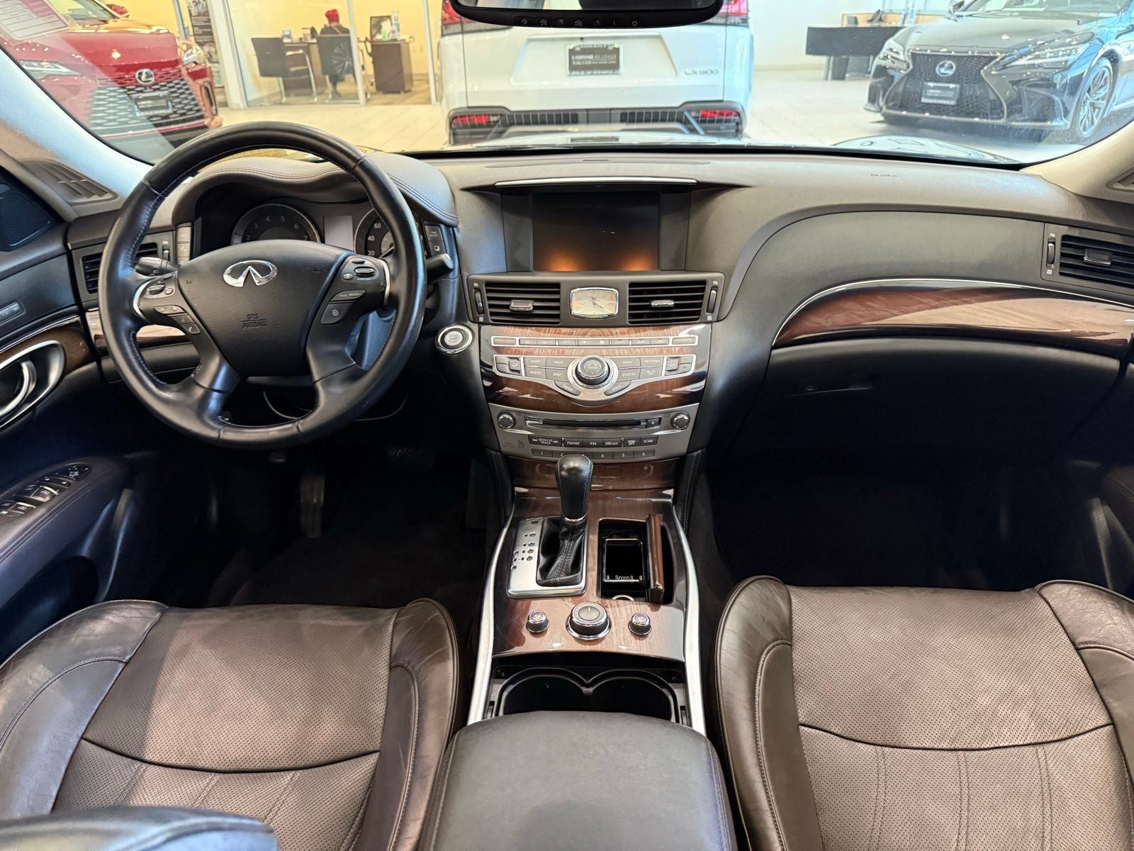 2011 INFINITI M56 X