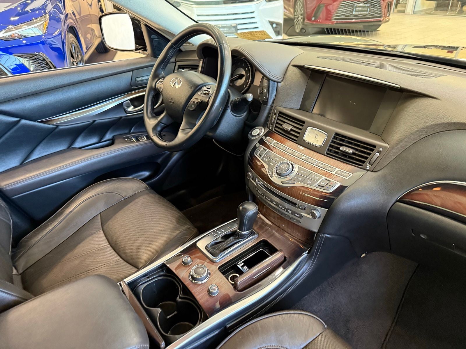 2011 INFINITI M56 X