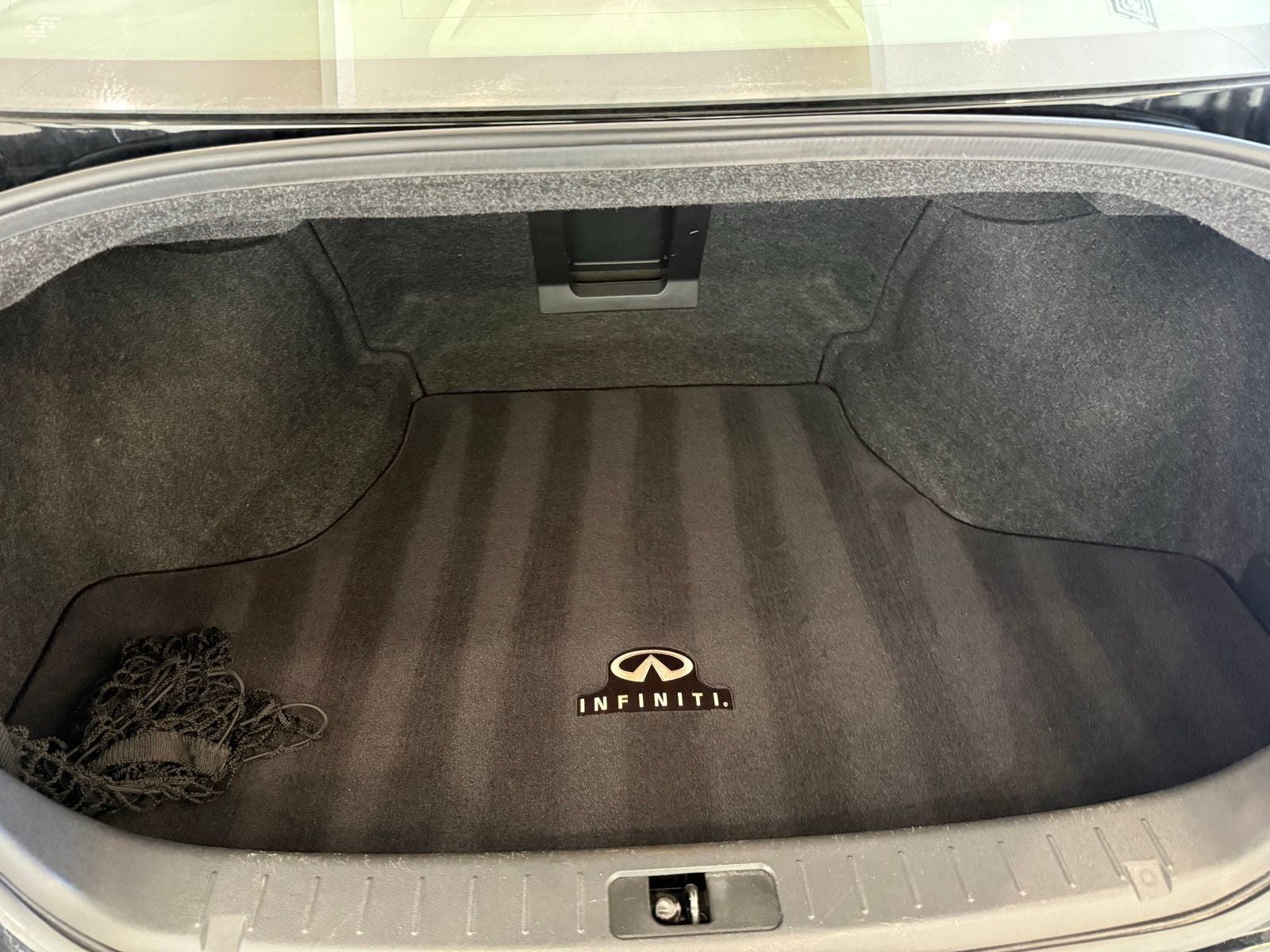 2011 INFINITI M56 X