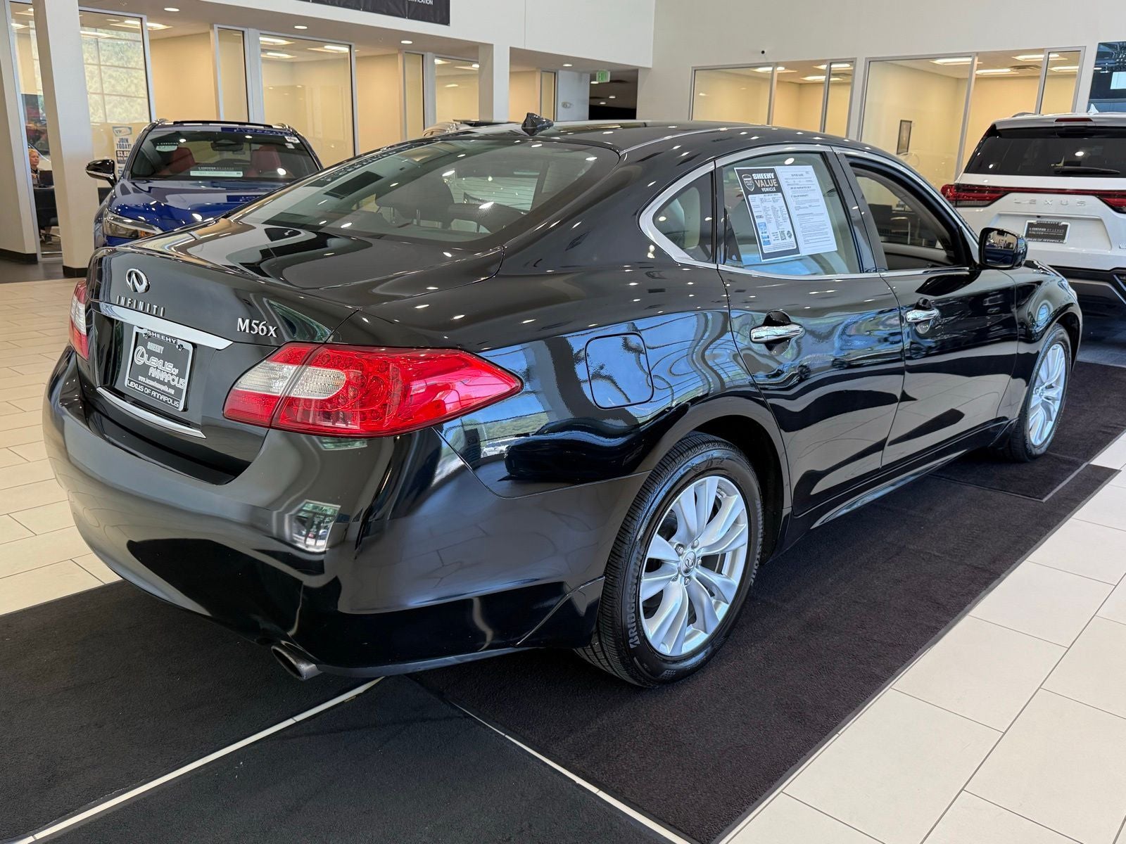 2011 INFINITI M56 X