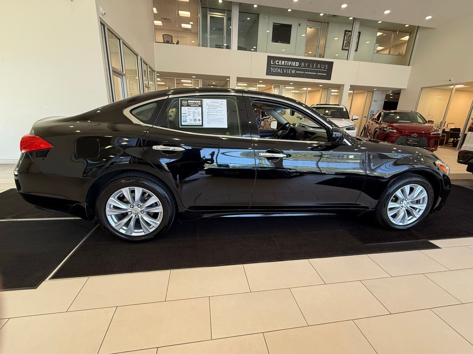 2011 INFINITI M56 X