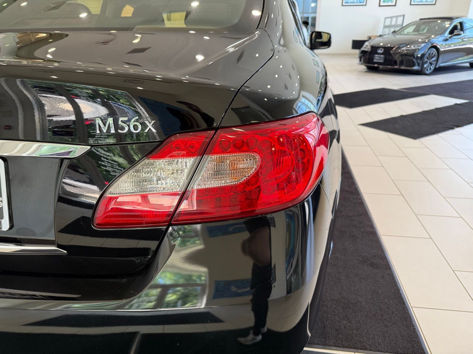 2011 INFINITI M56 X