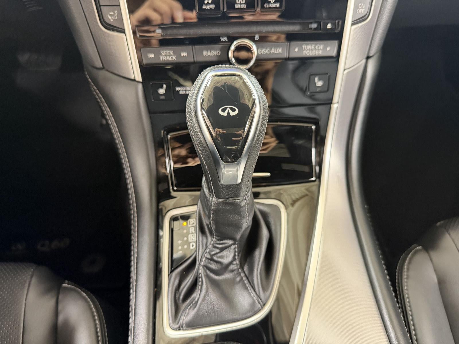 2022 INFINITI Q60 LUXE