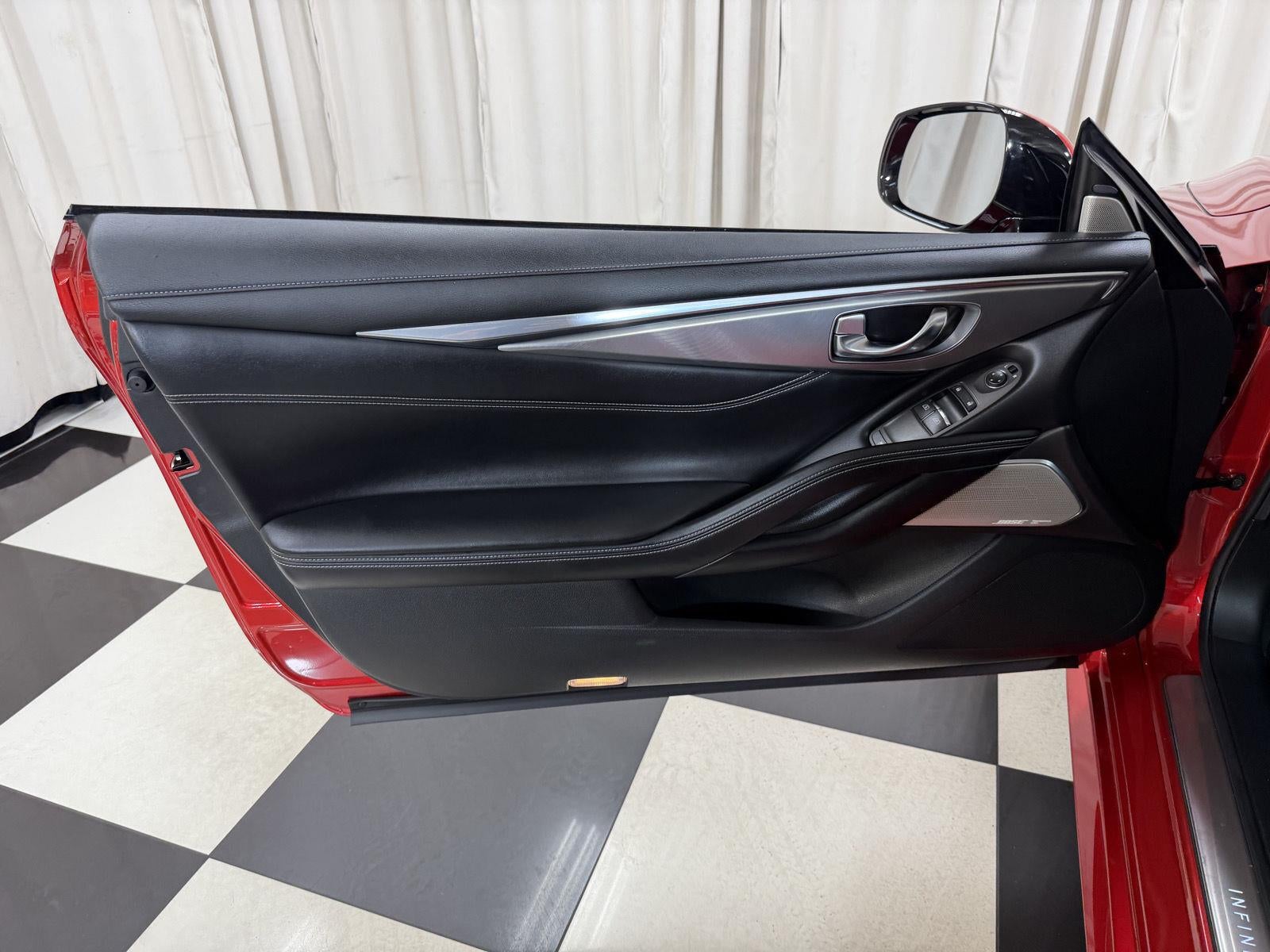 2022 INFINITI Q60 LUXE
