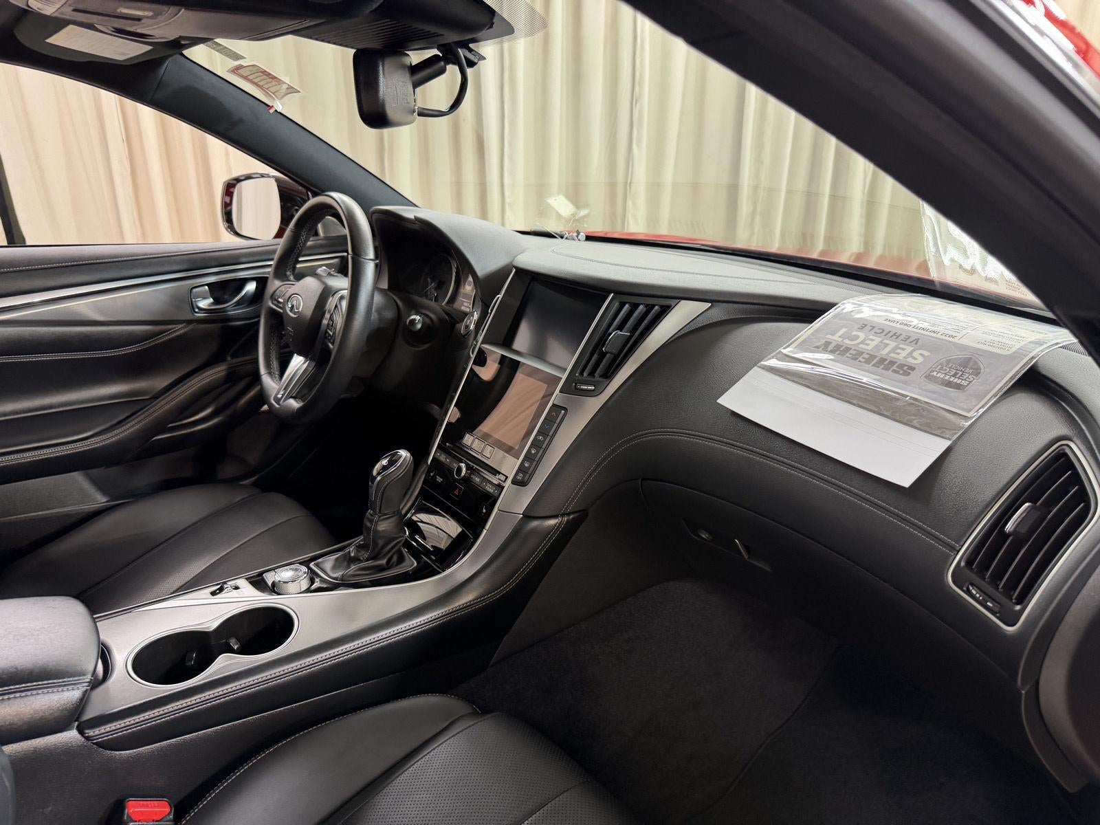 2022 INFINITI Q60 LUXE