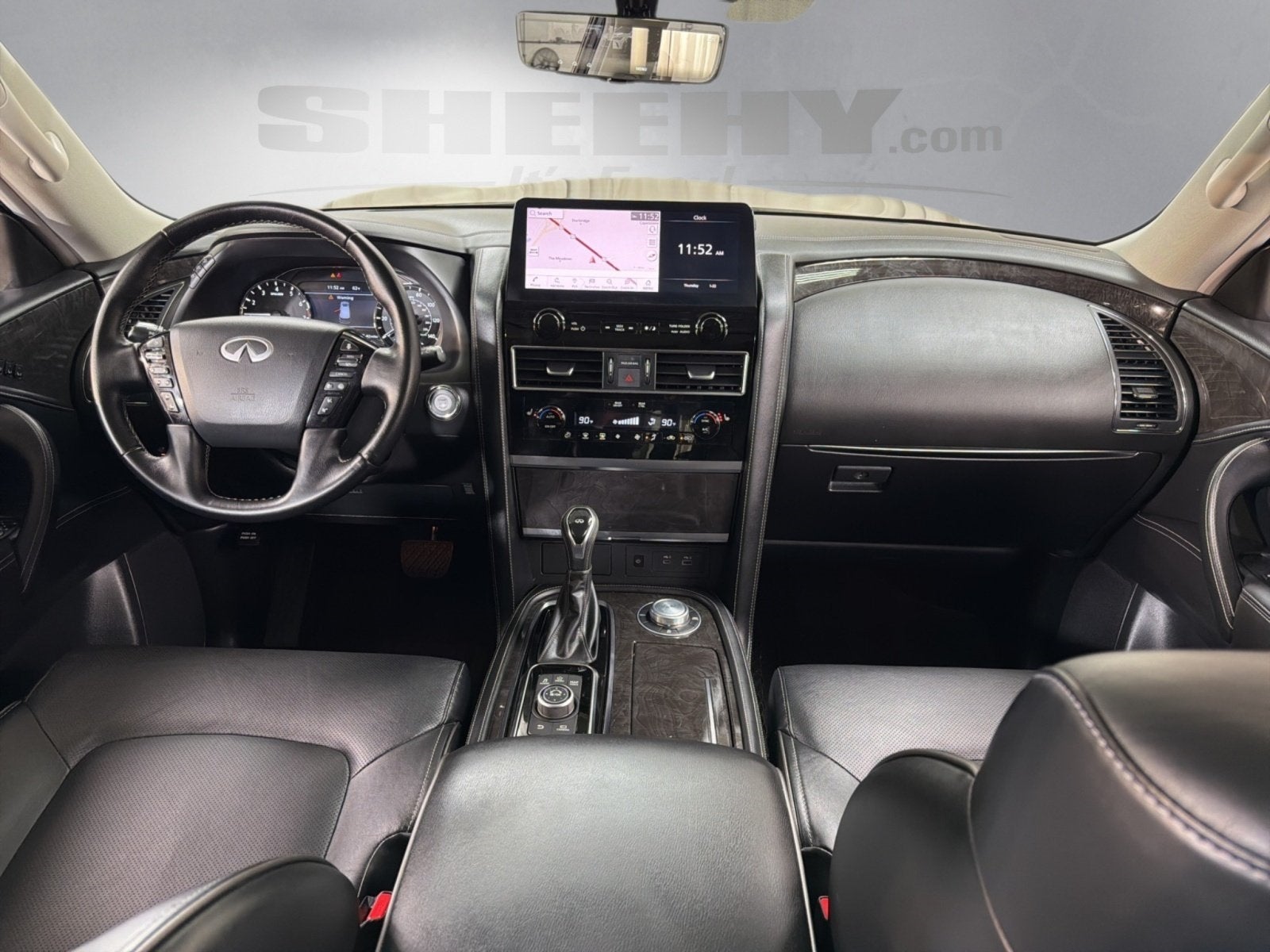 2024 INFINITI QX80 LUXE