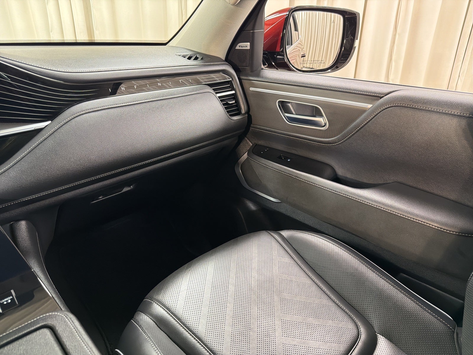 2025 INFINITI QX80 LUXE