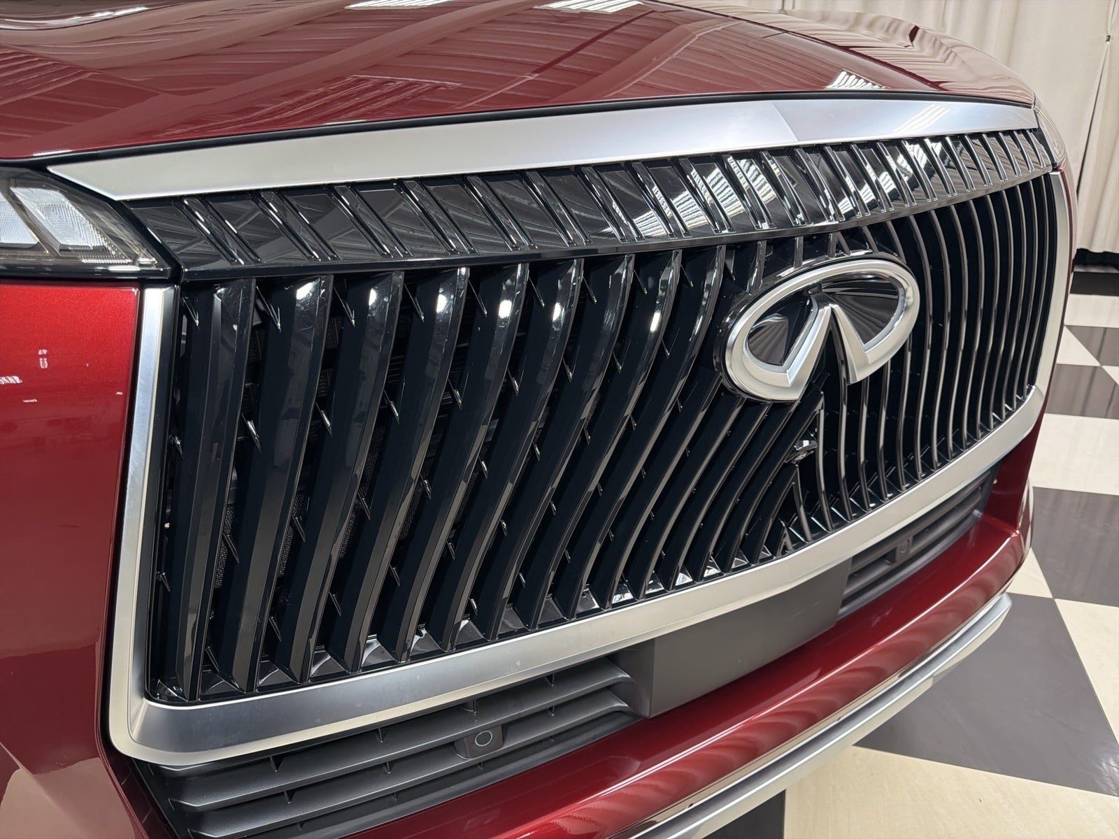 2025 INFINITI QX80 LUXE