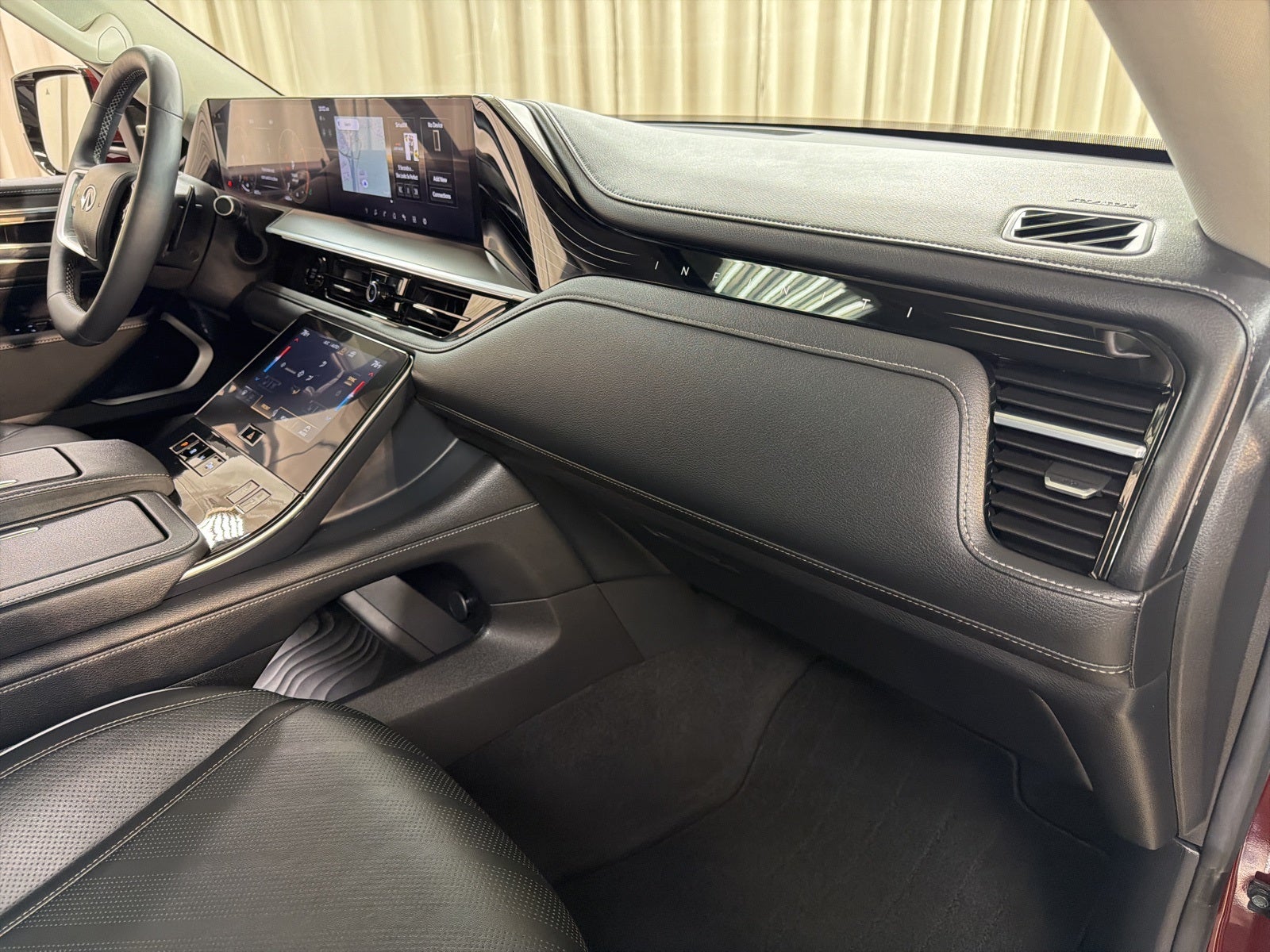 2025 INFINITI QX80 LUXE