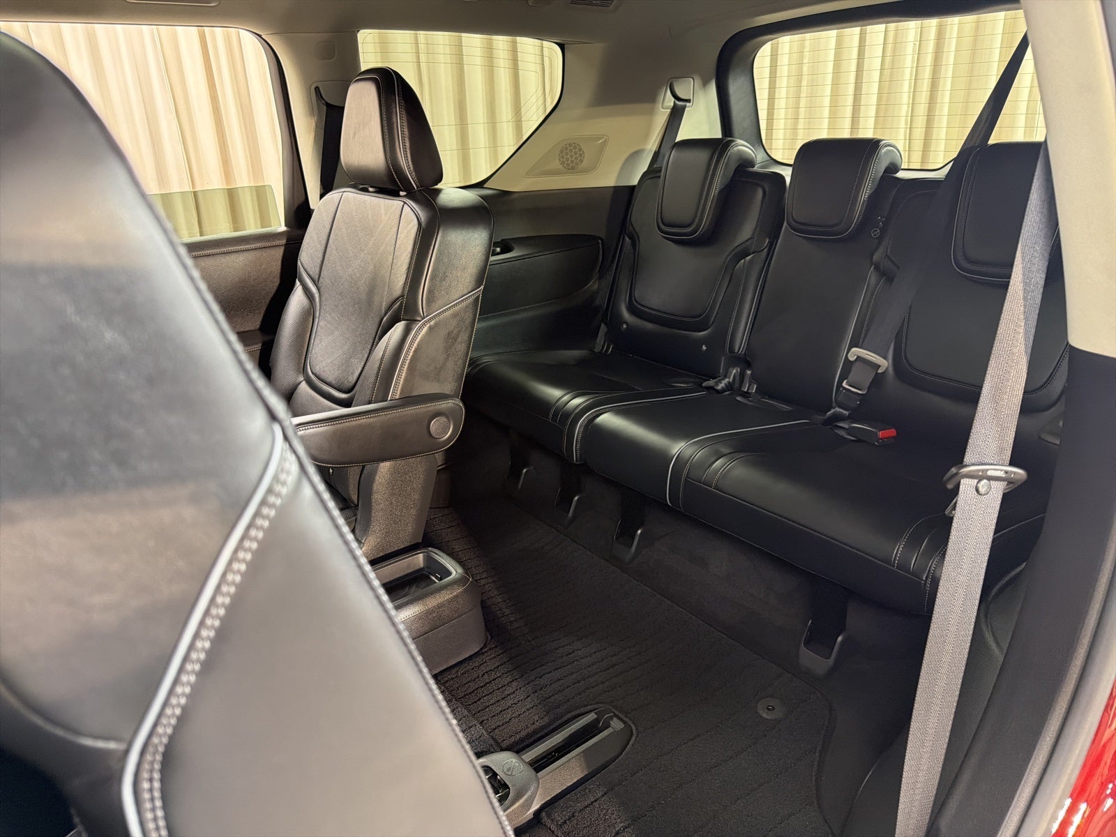 2025 INFINITI QX80 LUXE