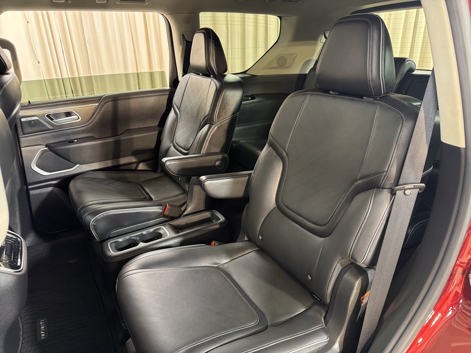 2025 INFINITI QX80 LUXE