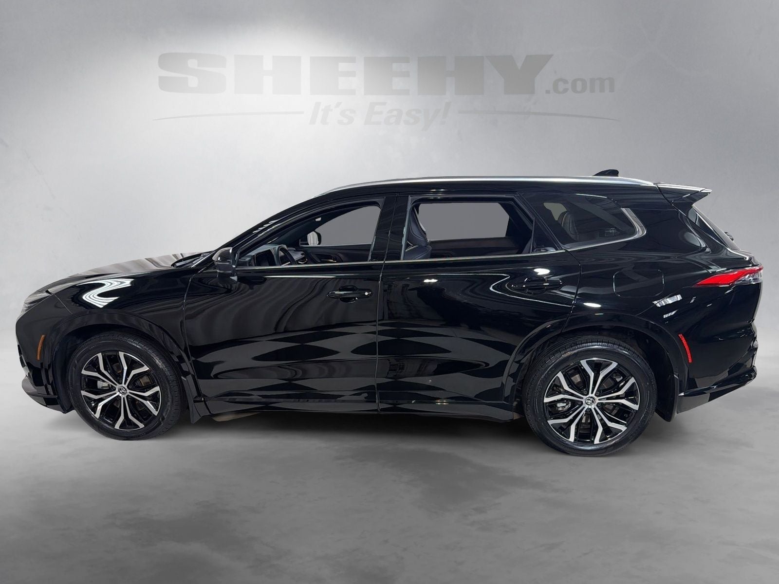 2025 Toyota Crown Signia XLE
