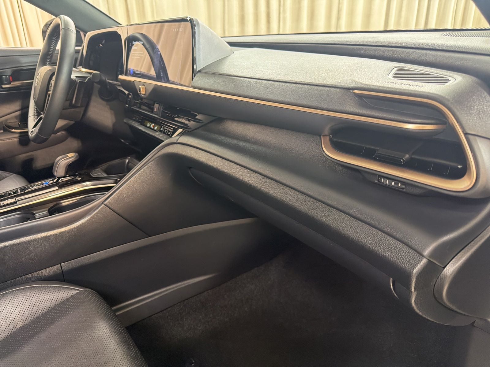 2025 Toyota Crown Signia XLE