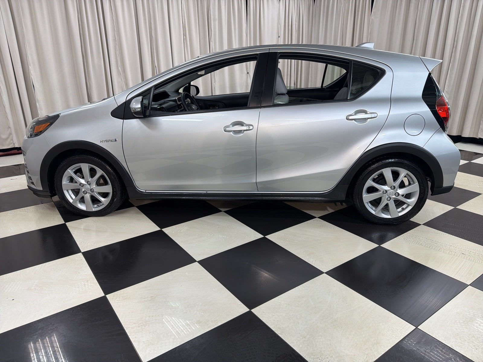 2018 Toyota Prius c Four