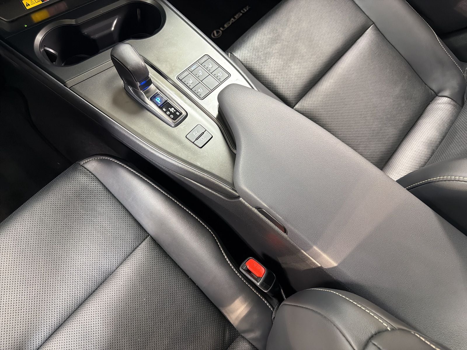 2025 Lexus UX 300h Premium