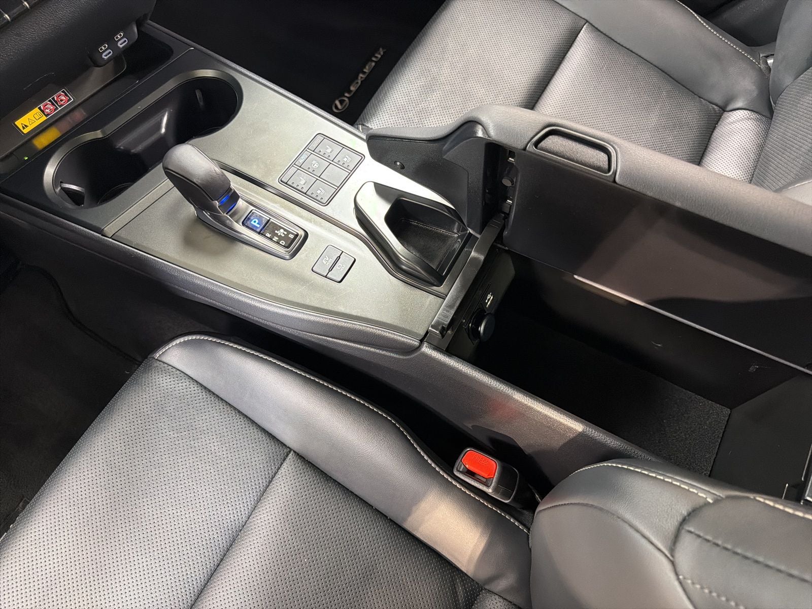 2025 Lexus UX 300h Premium