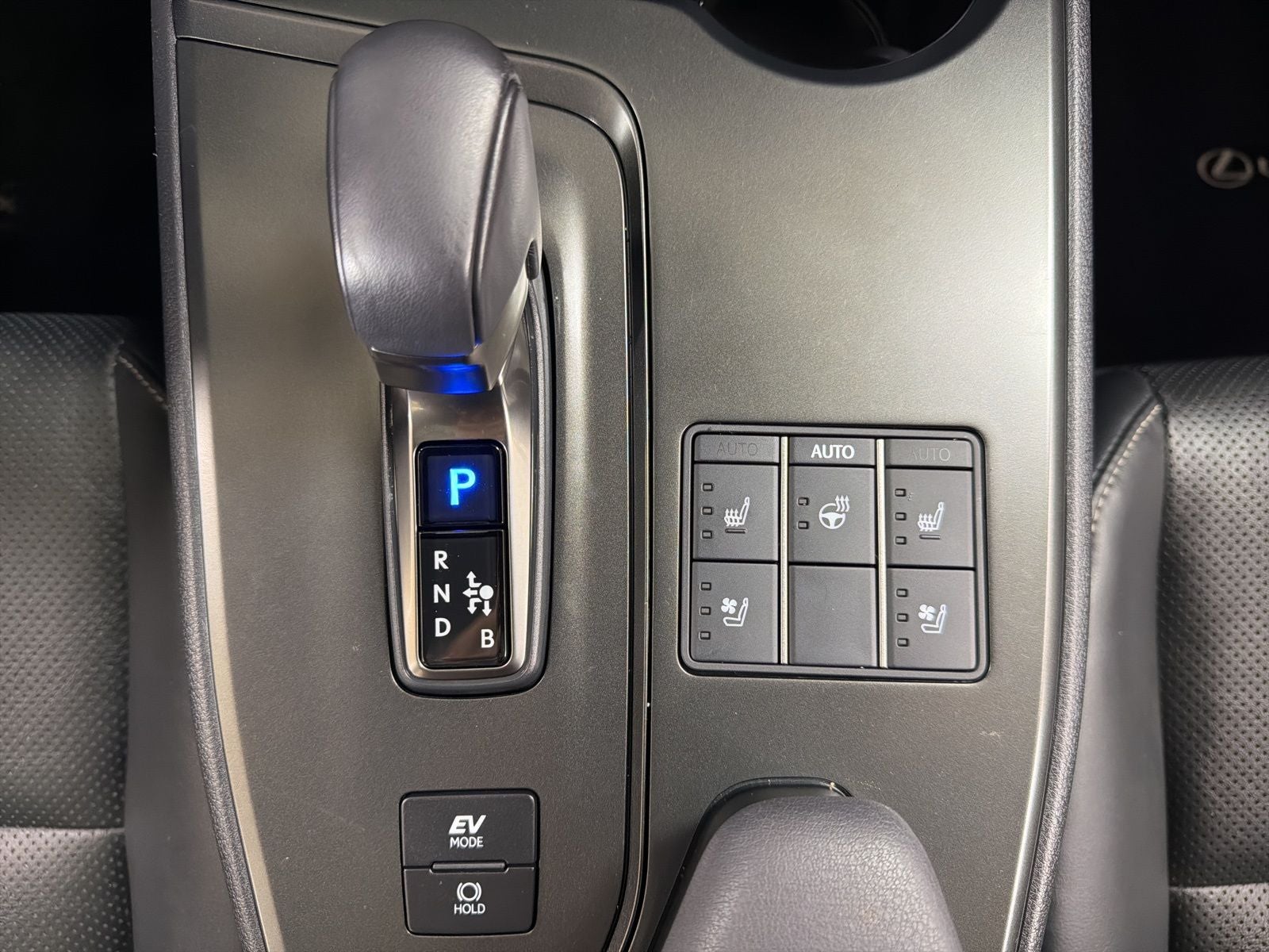2025 Lexus UX 300h Premium