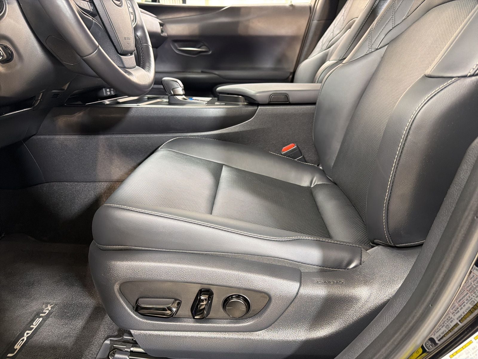 2025 Lexus UX 300h Premium