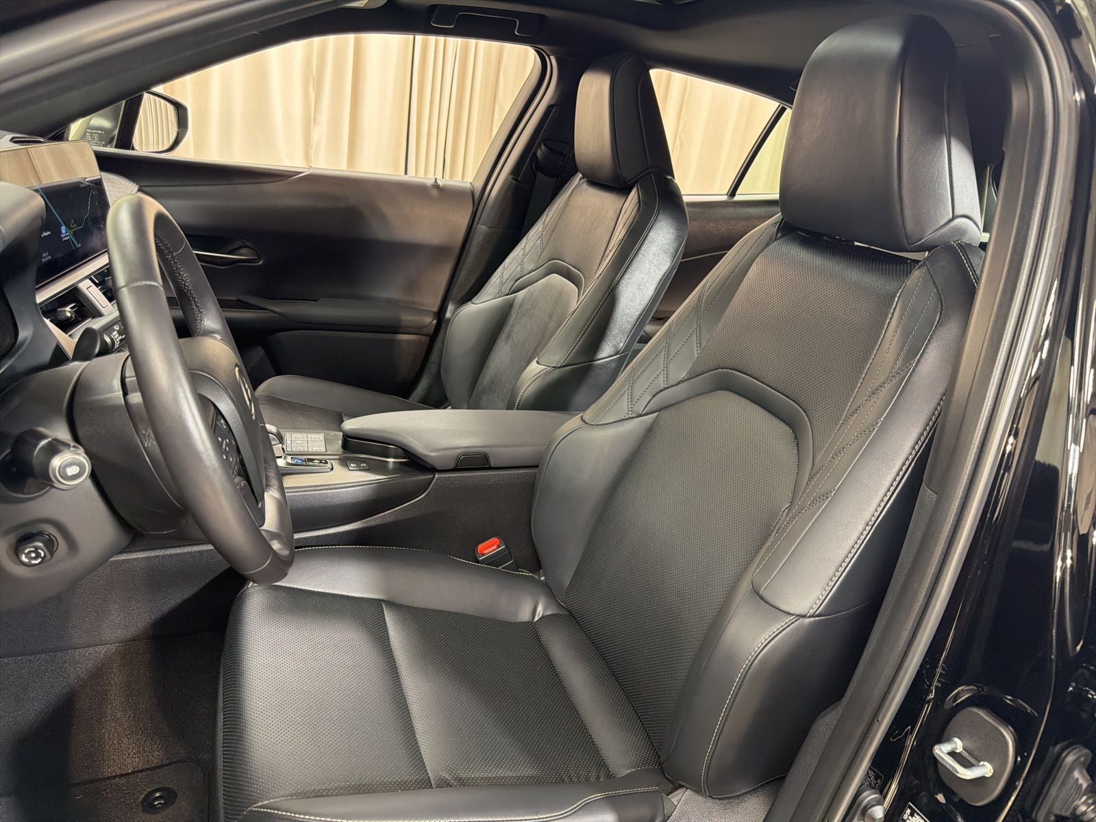 2025 Lexus UX 300h Premium