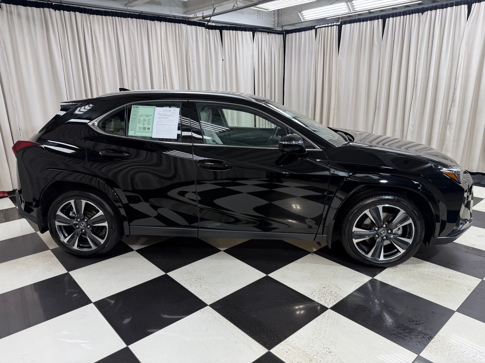 2025 Lexus UX 300h Premium
