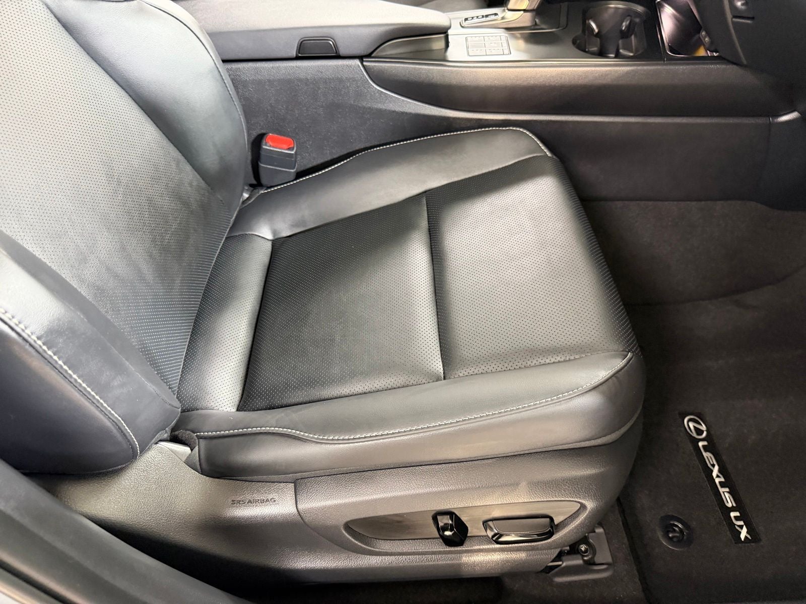 2026 Lexus UX 300h Premium