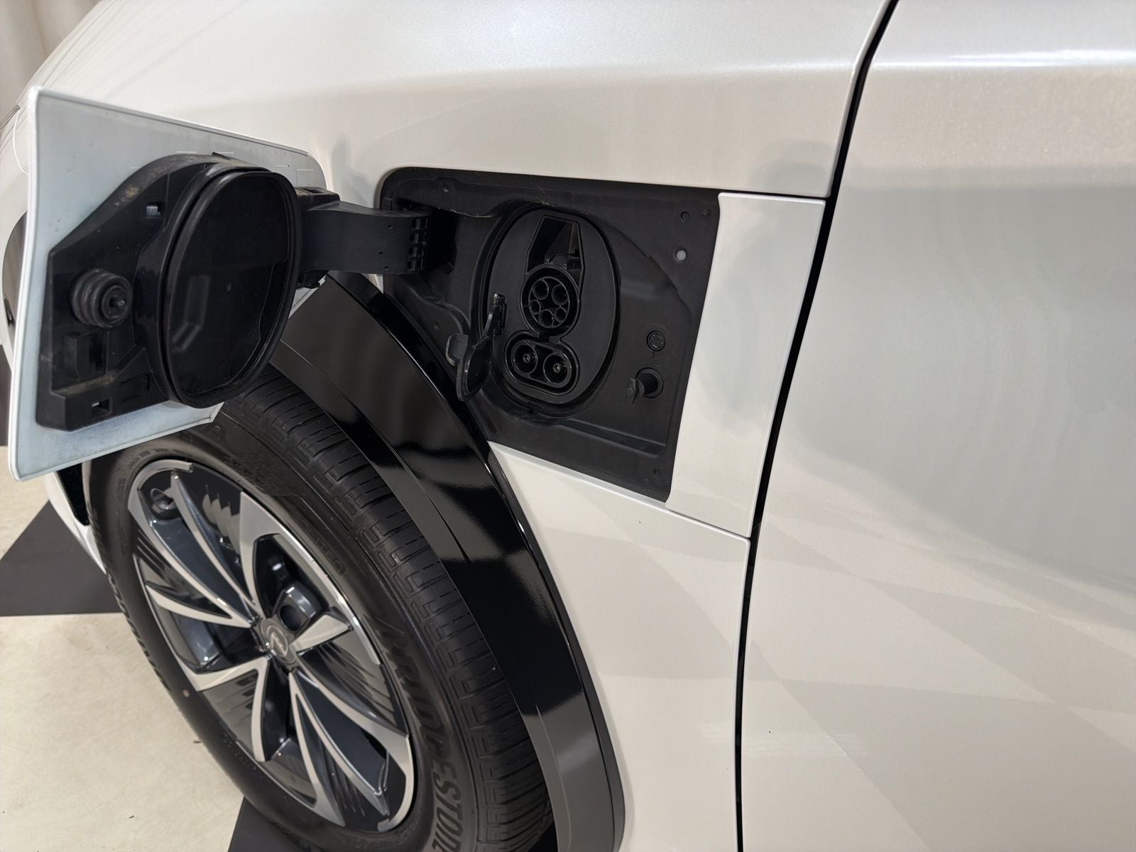 2023 Lexus RZ 450e Premium