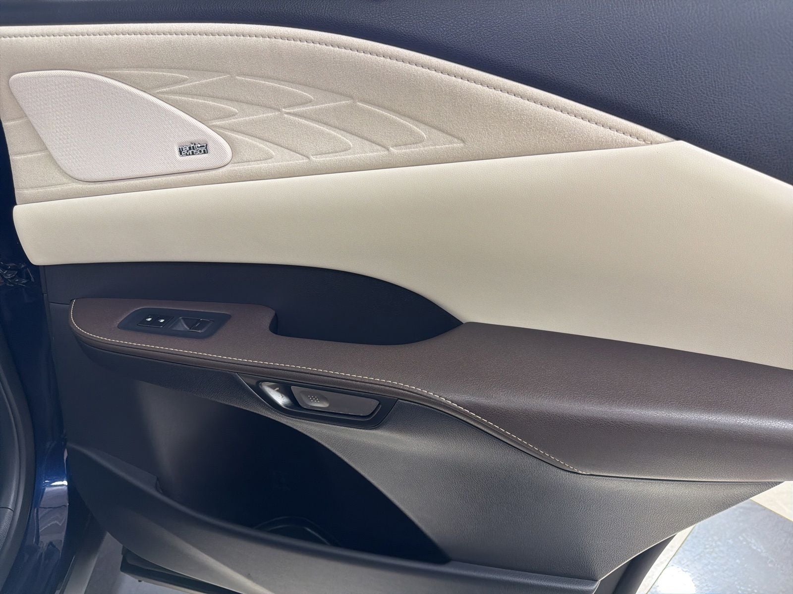 2025 Lexus RX 450h+ Luxury