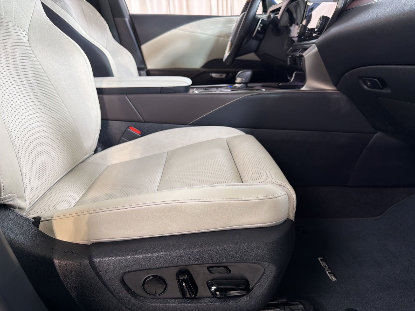 2025 Lexus RX 450h+ Luxury