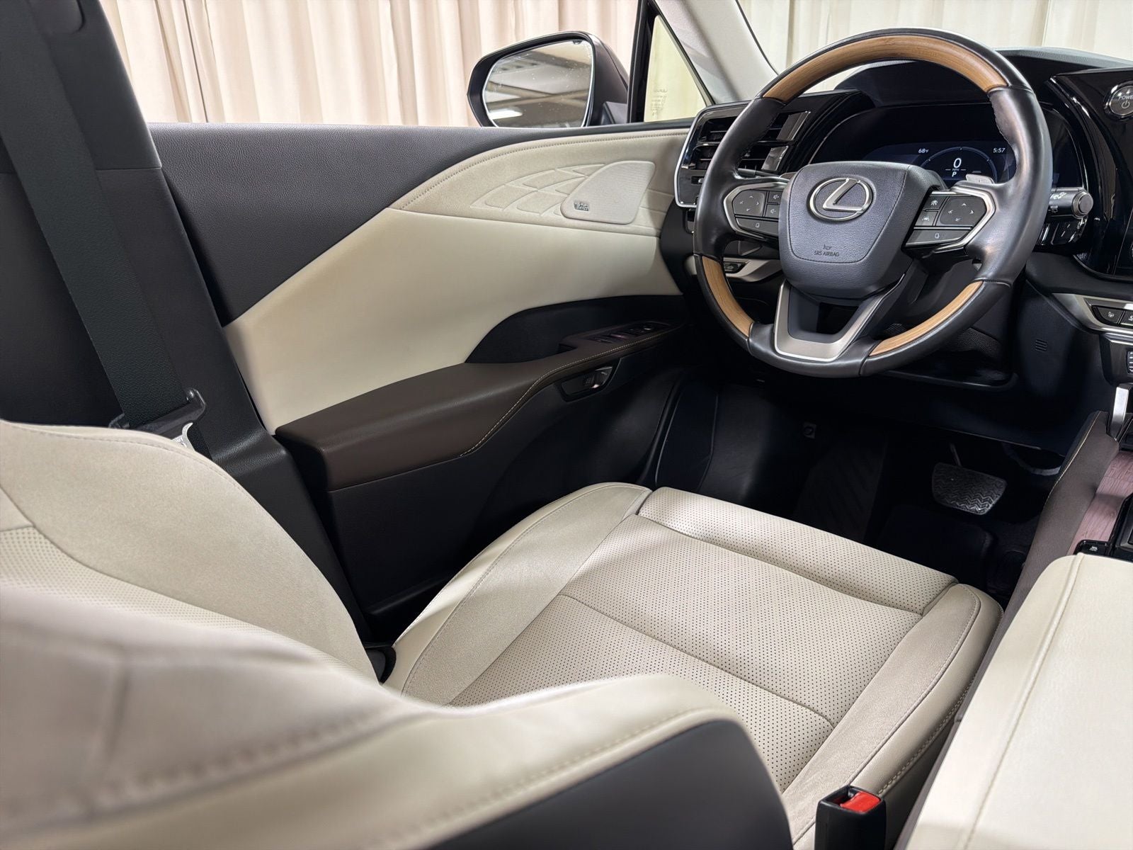 2025 Lexus RX 450h+ Luxury