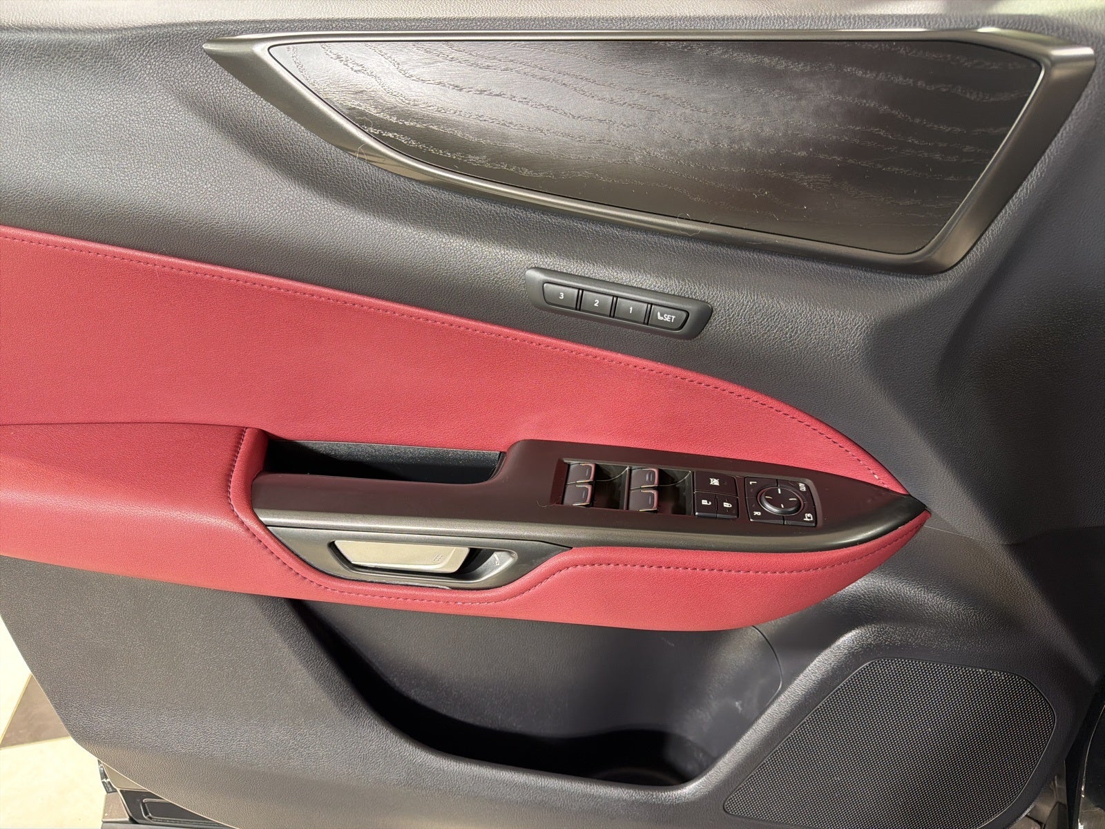 2024 Lexus NX 450h+ Luxury