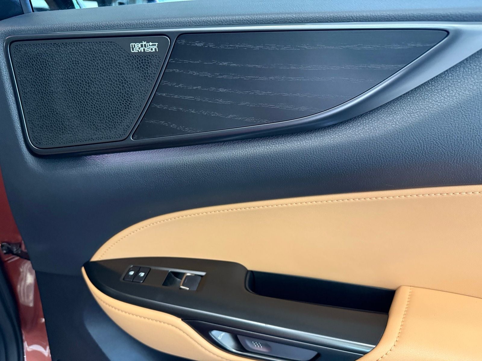 2025 Lexus NX 450h+ Luxury