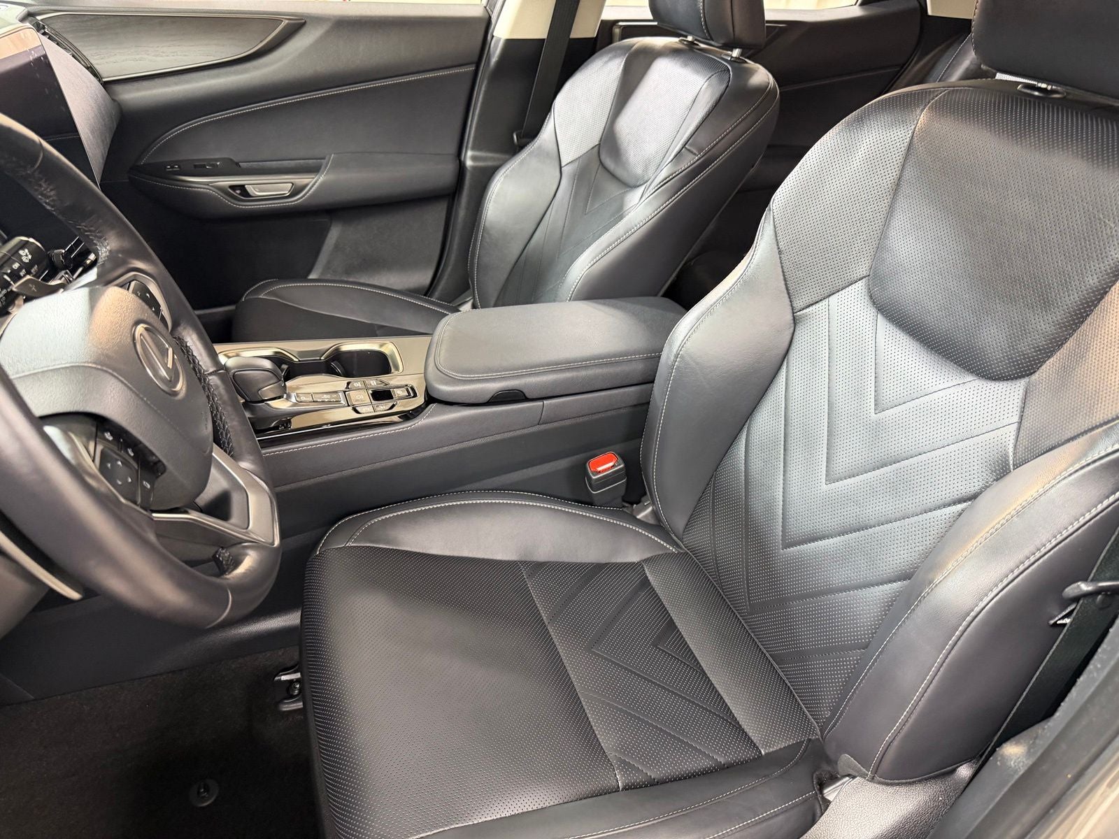 2023 Lexus NX 450h+ Luxury