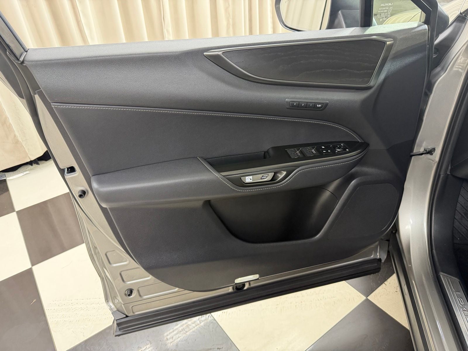 2023 Lexus NX 450h+ Luxury