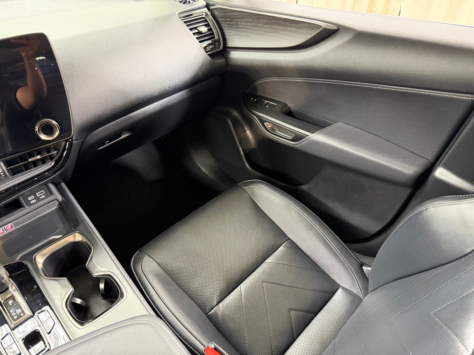 2023 Lexus NX 450h+ Luxury