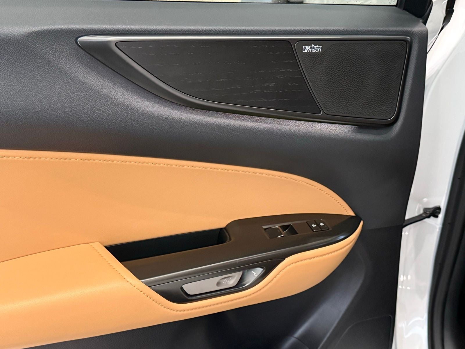 2025 Lexus NX 450h+ Luxury