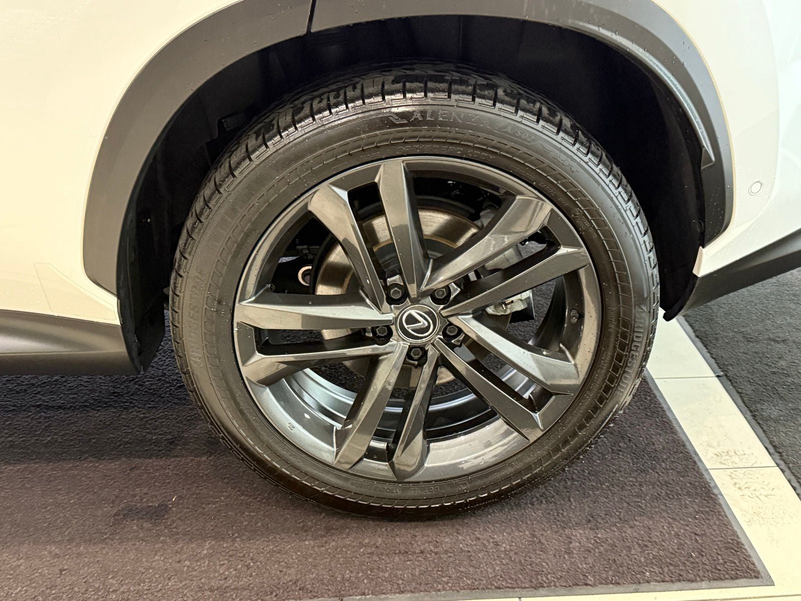 2025 Lexus NX 450h+ Luxury