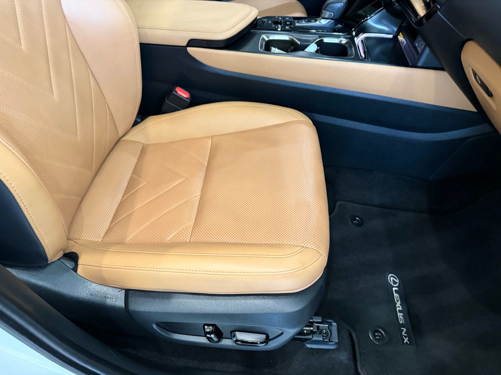 2025 Lexus NX 450h+ Luxury