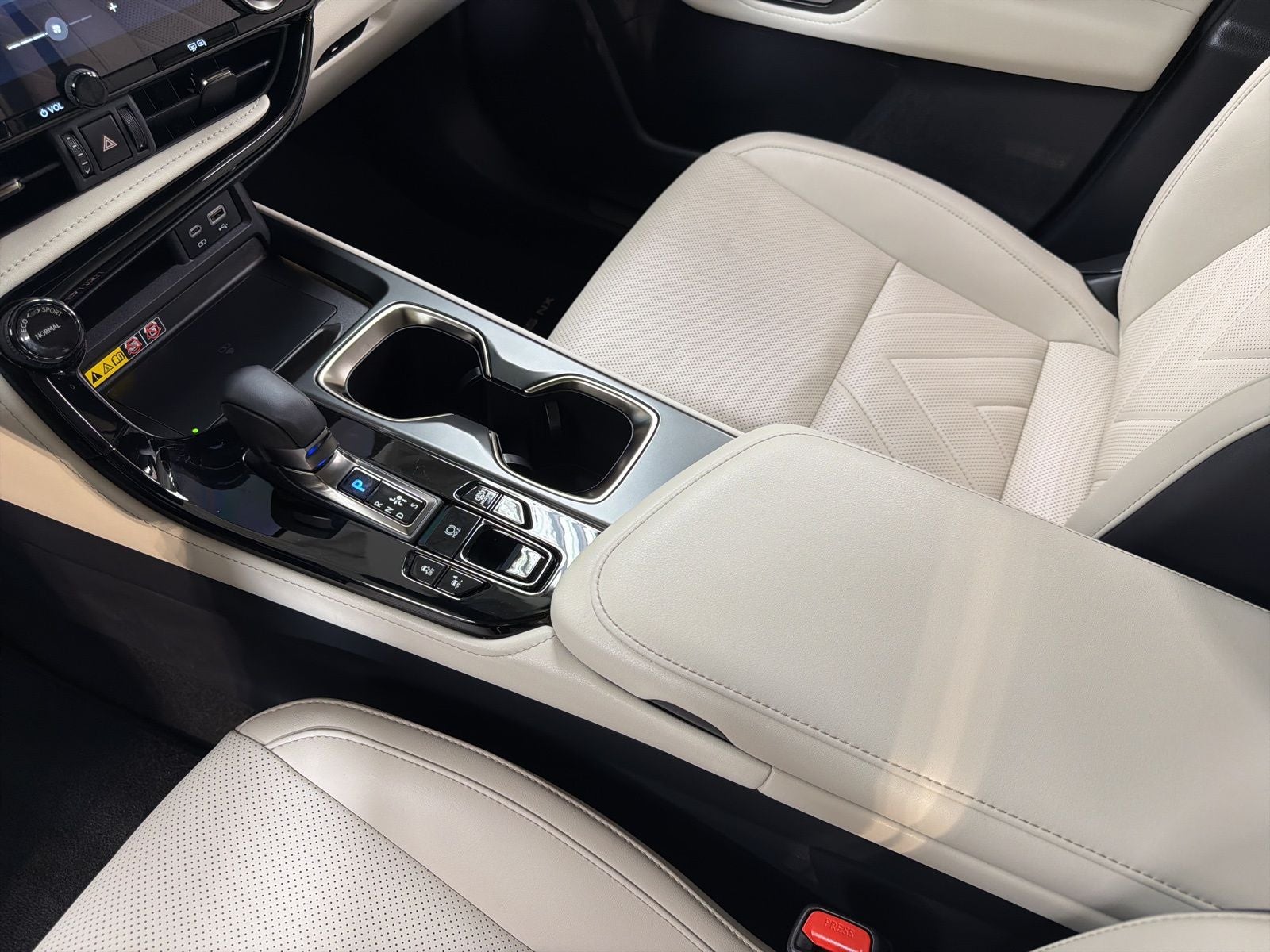 2025 Lexus NX 450h+ Luxury