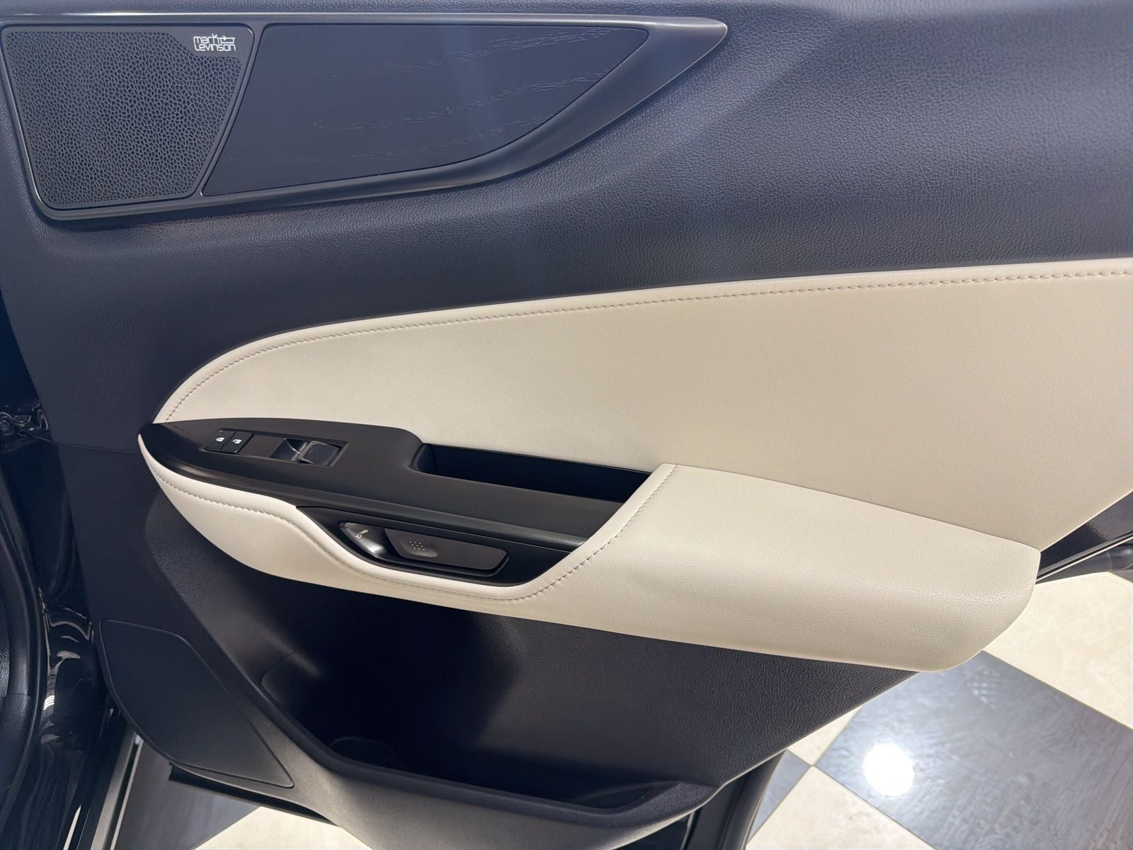 2025 Lexus NX 450h+ Luxury