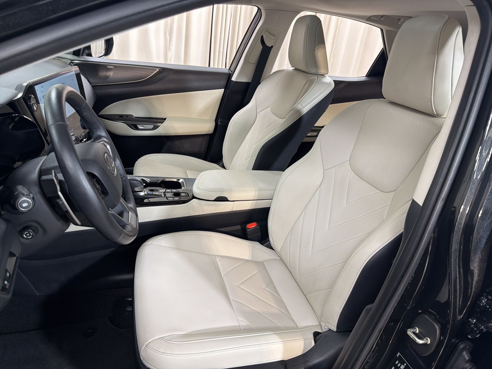 2025 Lexus NX 450h+ Luxury