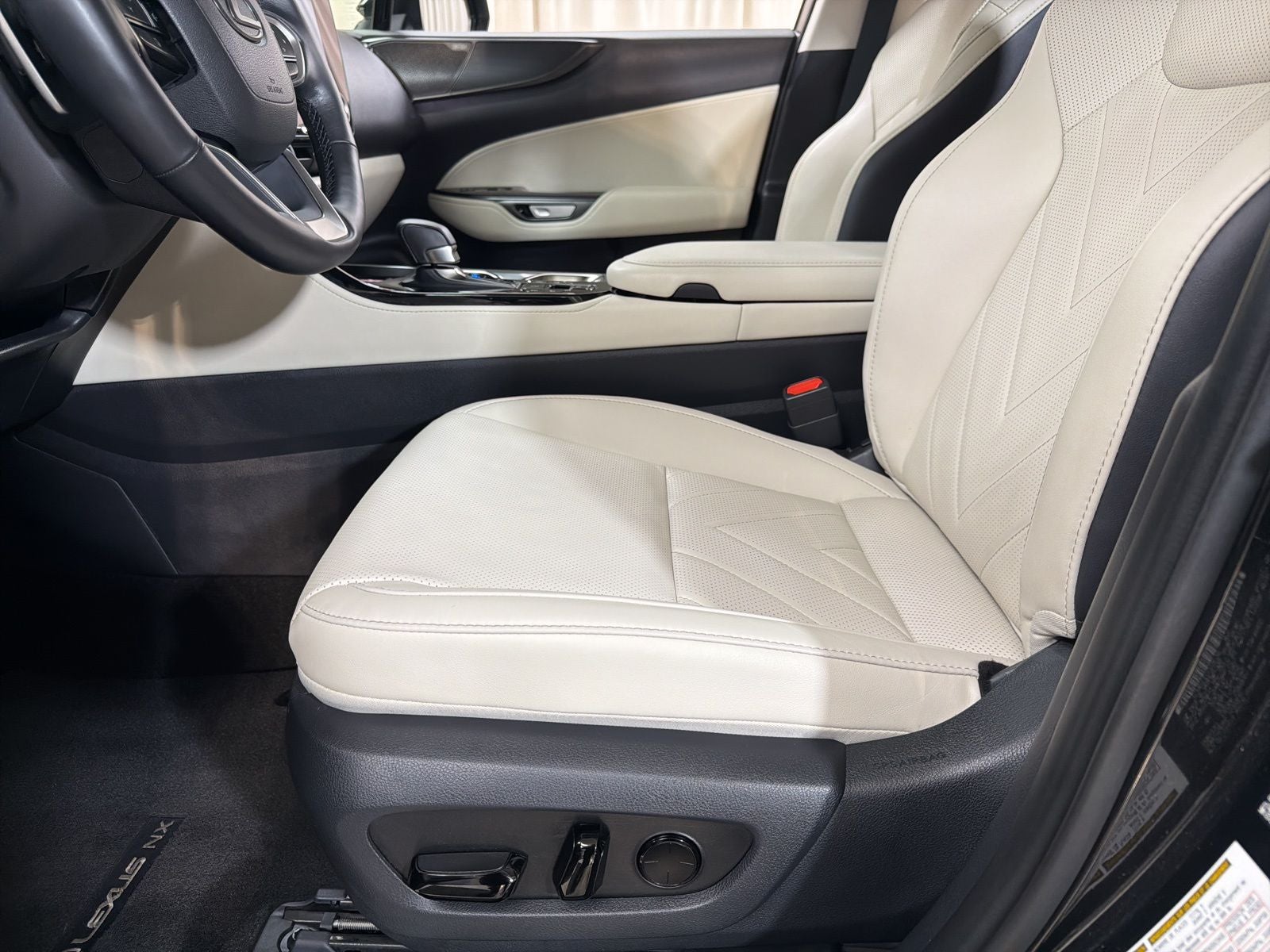 2025 Lexus NX 450h+ Luxury