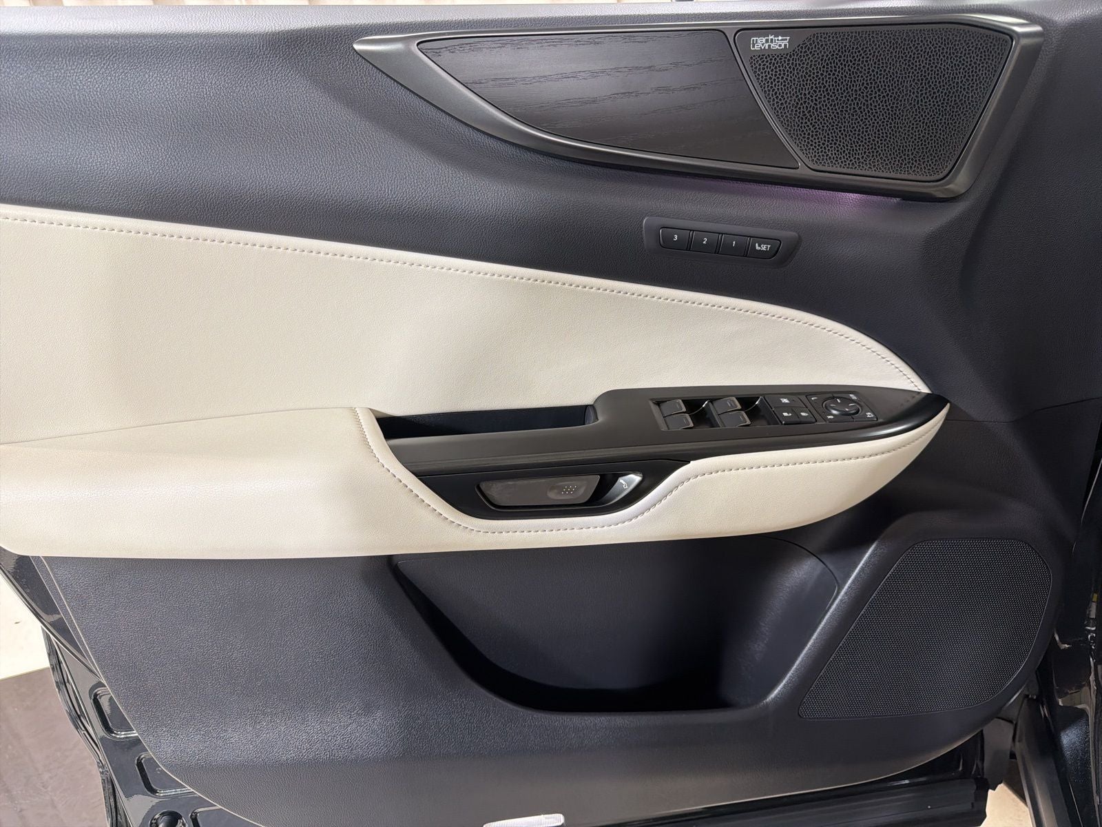 2025 Lexus NX 450h+ Luxury